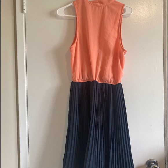 Cute silky dress - Picture 2 of 2